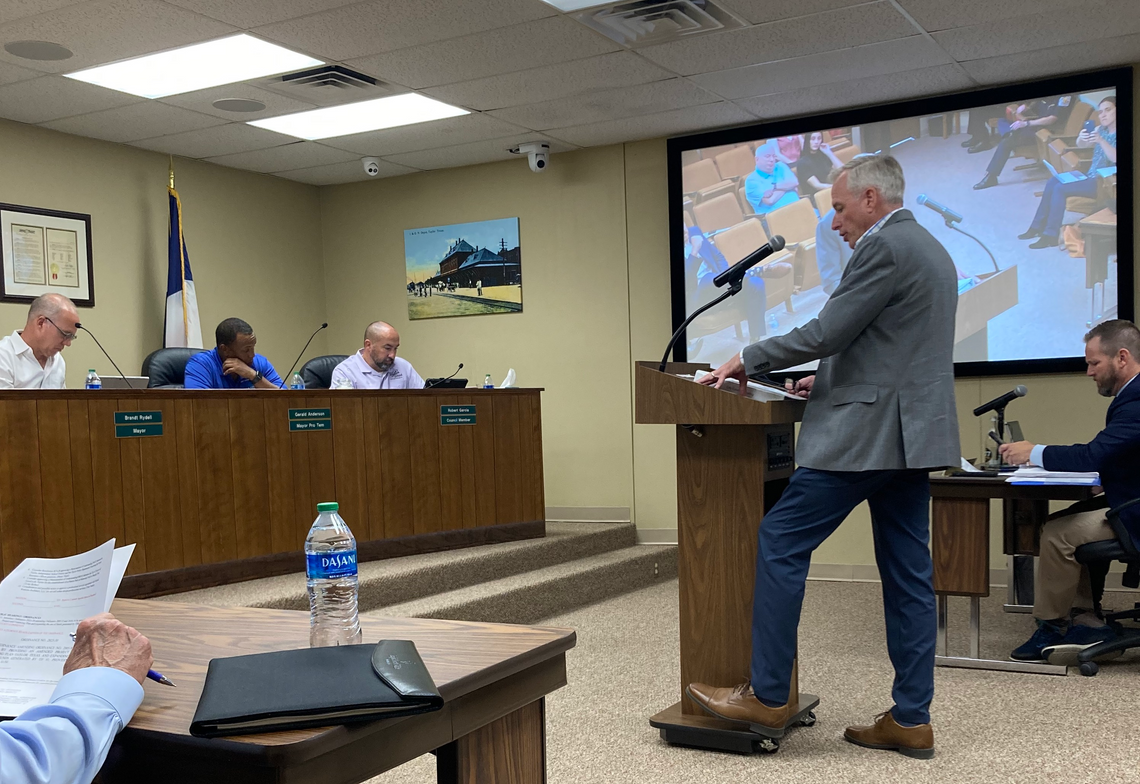 Assistant City Manager Tom Yantis provides an overview of a proposed revision to the subdivision ordinance that will allow for expedited permitting for industrial businesses associated with Samsung Austin Semiconductor. Photo by Nicole Lessin