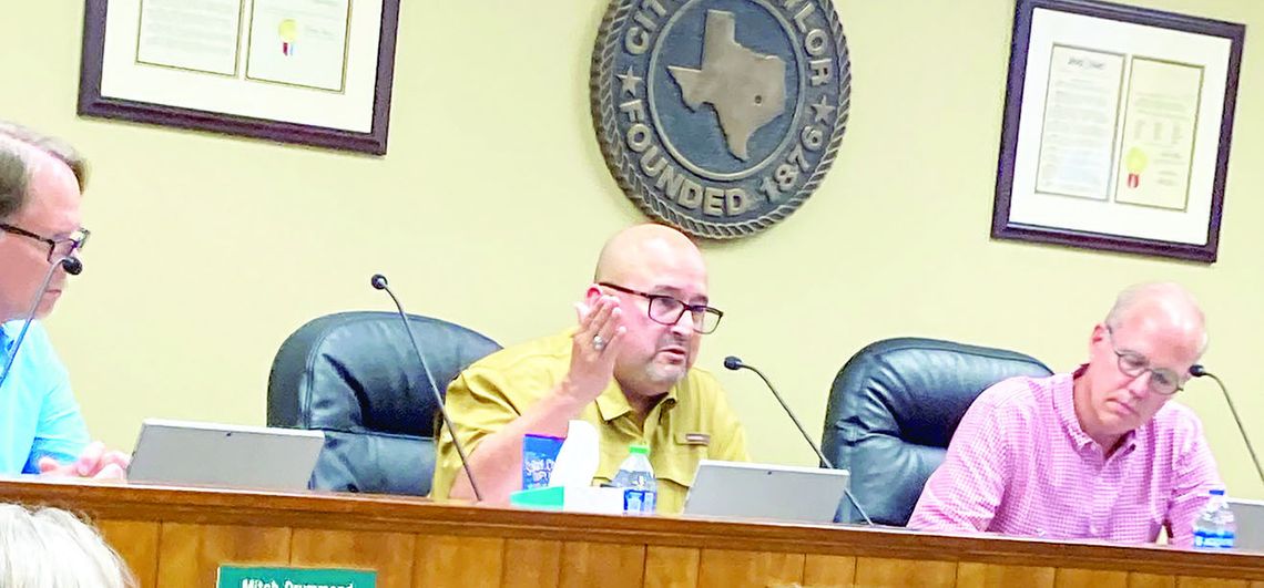 At-large Councilman Dwayne Ariola discusses the FY ’24 budget at the Aug. 24 meeting of the Taylor City Council. Photo by Nicole Lessin