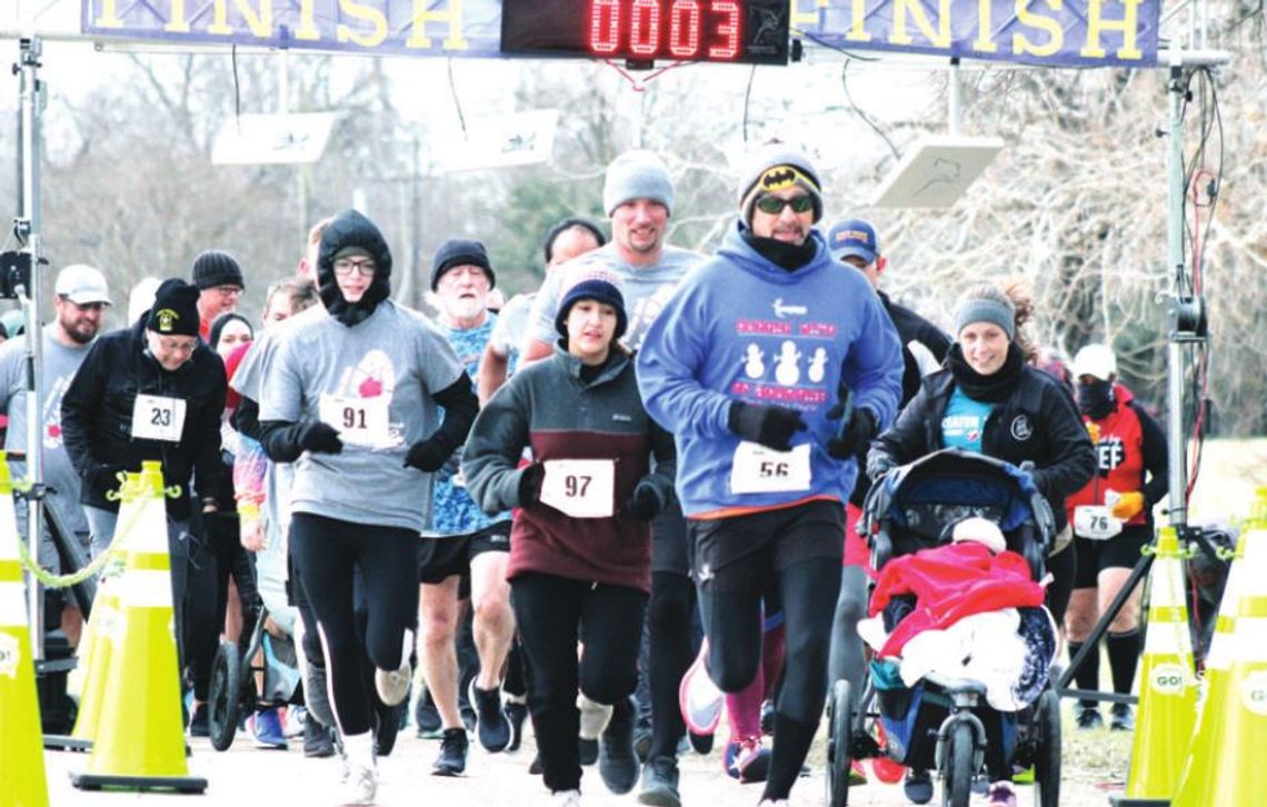 Runners take off into the chilly Saturday morning wind at the 2022 Taylor Garden Club Run for the Roses 5K/10K. Photo by Matt Hooks