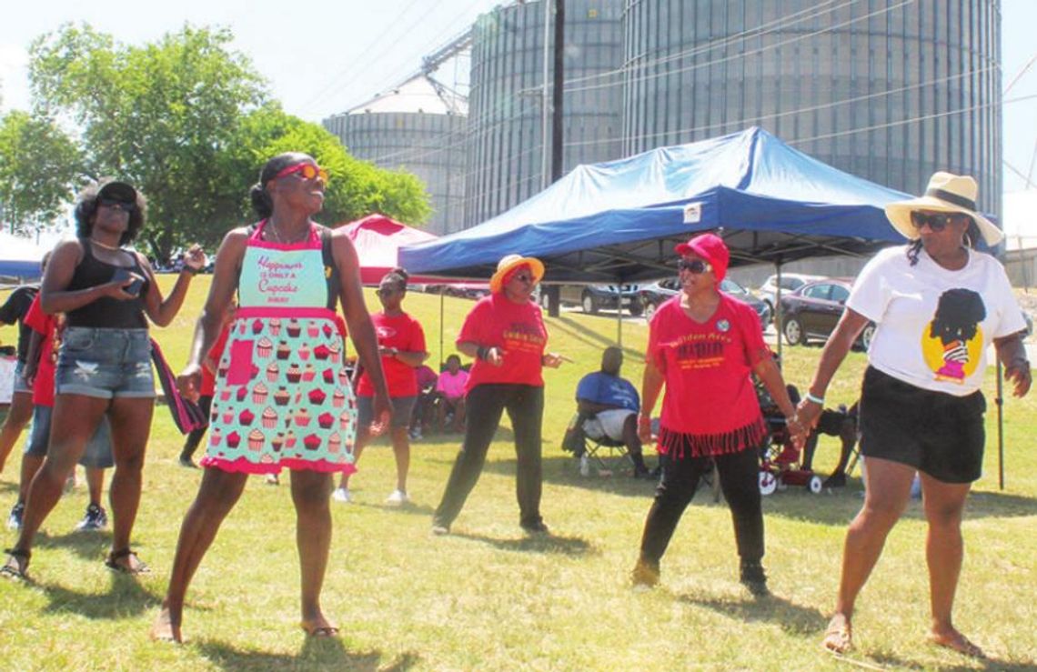 LM River Dance Connections and others celebrate Juneteenth at Fannie Robinson Park in Taylor June 18. Photo by Fernando Castro