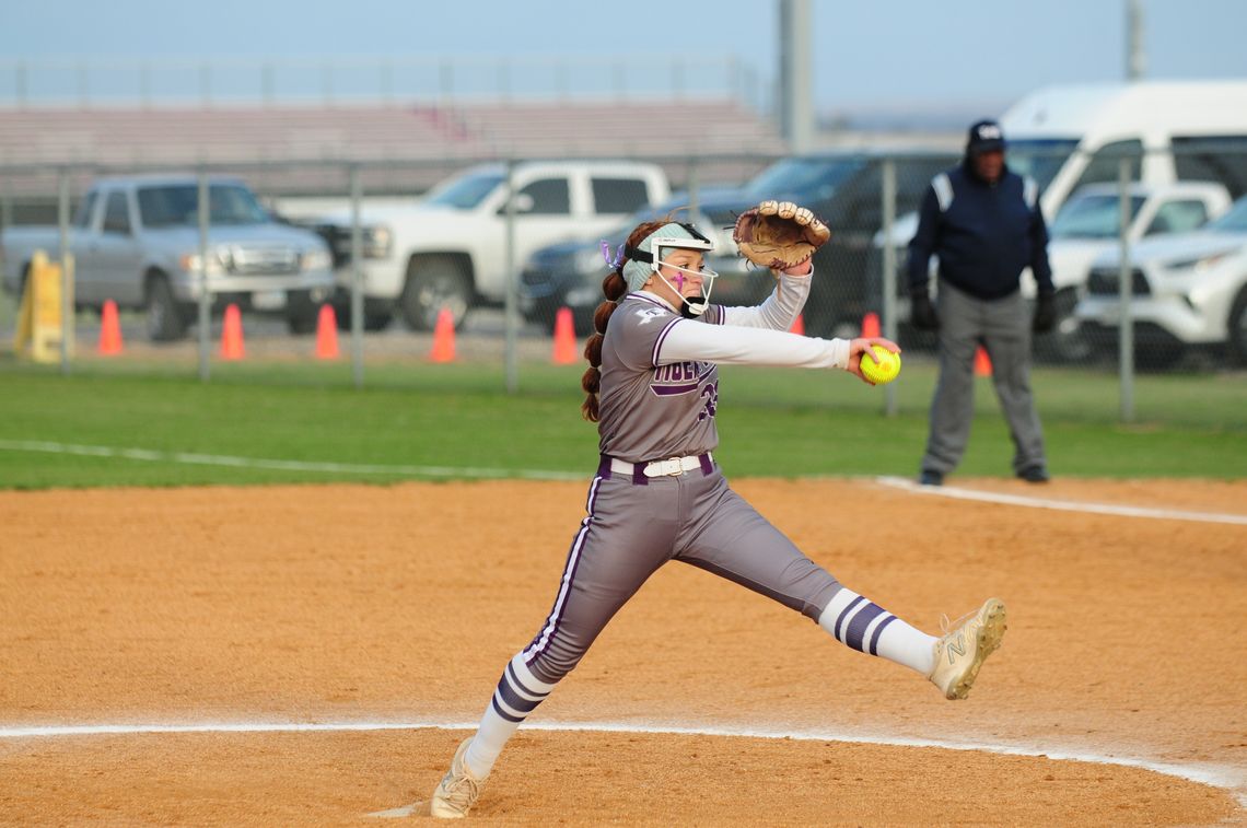 Early lead sends Thorndale past Tigerettes