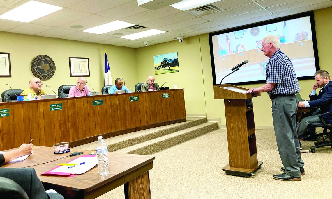 Taylor Economic Development Corporation CEO Mark Thomas addresses council Aug. 24. Photo by Nicole Lessin