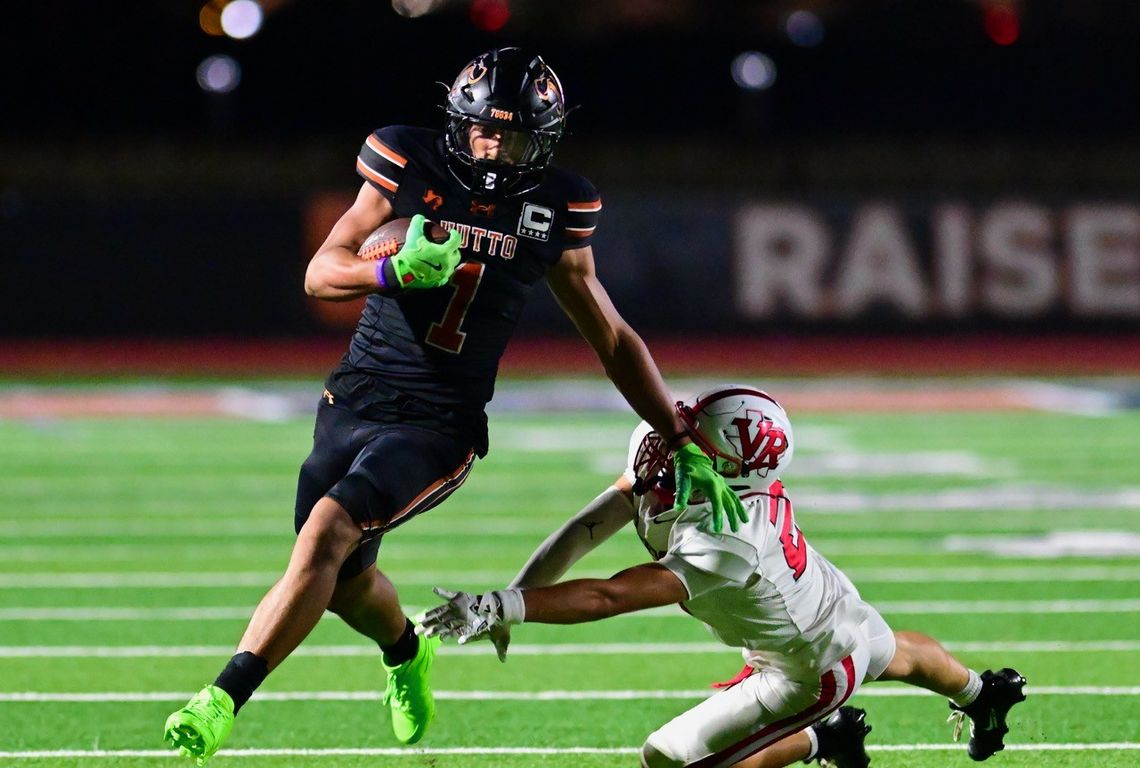 Fields, Antoun break records against Rangers