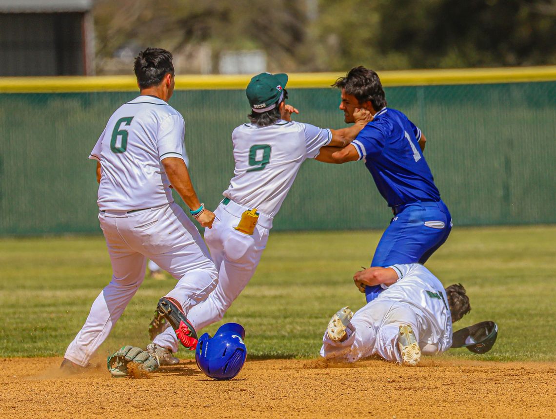 Fight breaks out during Taylor vs Lampasas game