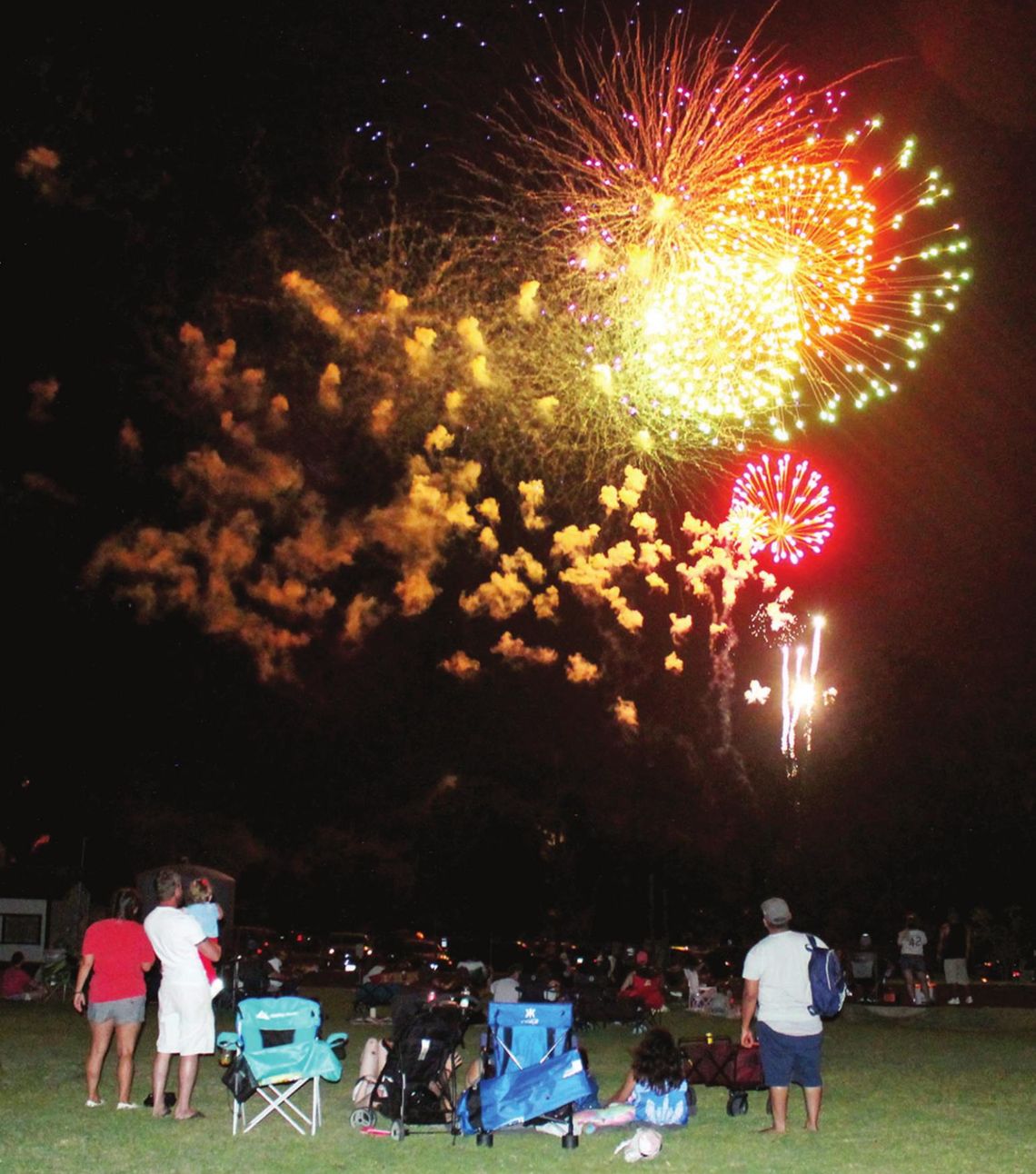 Residents look to the fireworks in the sky as they sit at Memorial Stadium next to Murphy Park in Taylor July 4. Photo by Fernando Castro