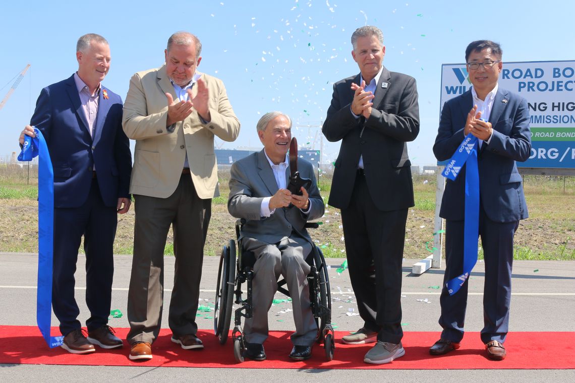 Ceremony speakers celebrate Samsung Highway ribbon cutting. From left: Tucker Ferguson, TxDOT Austin District engineer, Precinct 4 Commissioner Russ Boles, Governor Greg Abbott, Williamson County Judge Bill Gravell and Chanhoon Park, Samsung construction president. Photo by Jason Hen