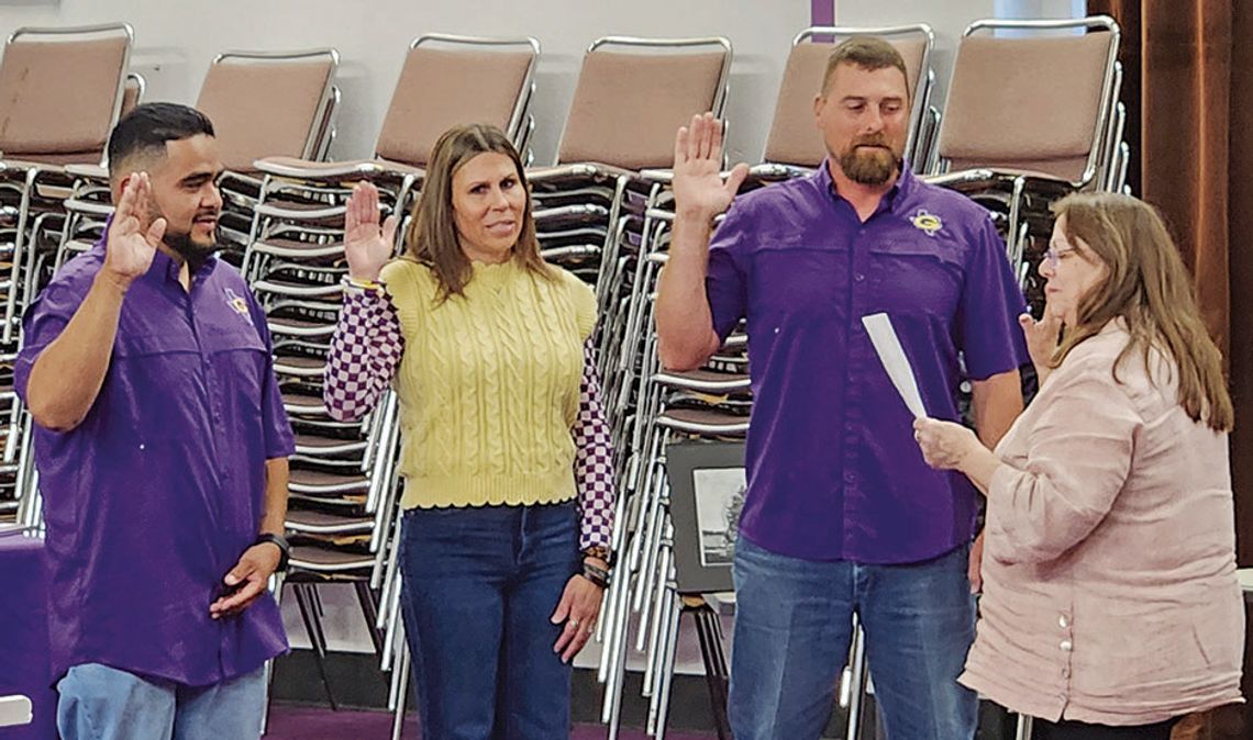 Granger ISD swears in new trustees Granger ISD swears in new trustees