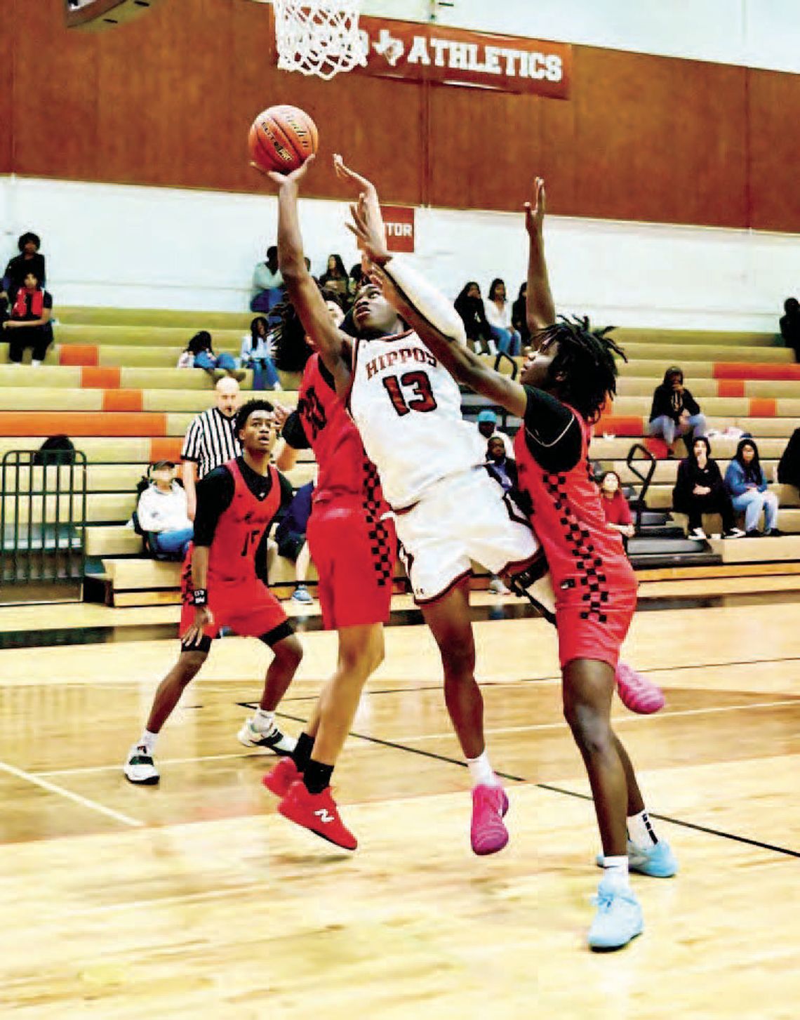 Hippos pick up first district win over Mustangs Hippos pick up first district win over Mustangs