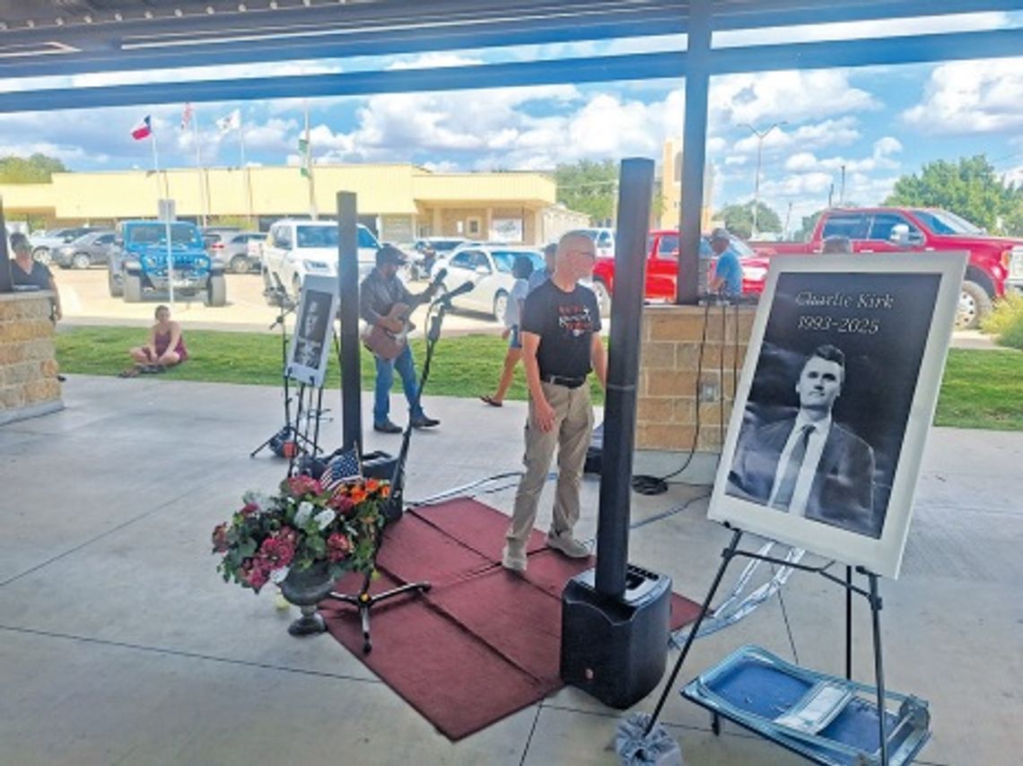 Kirk recalled as man of faith at vigil
