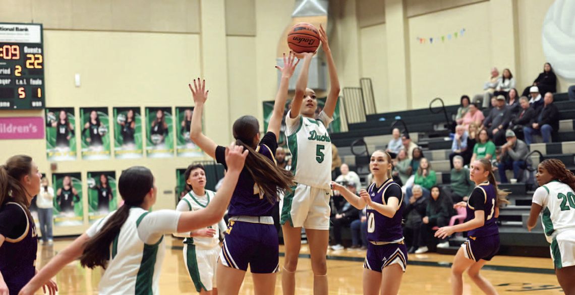 Lady Ducks close Smithville tourney strong