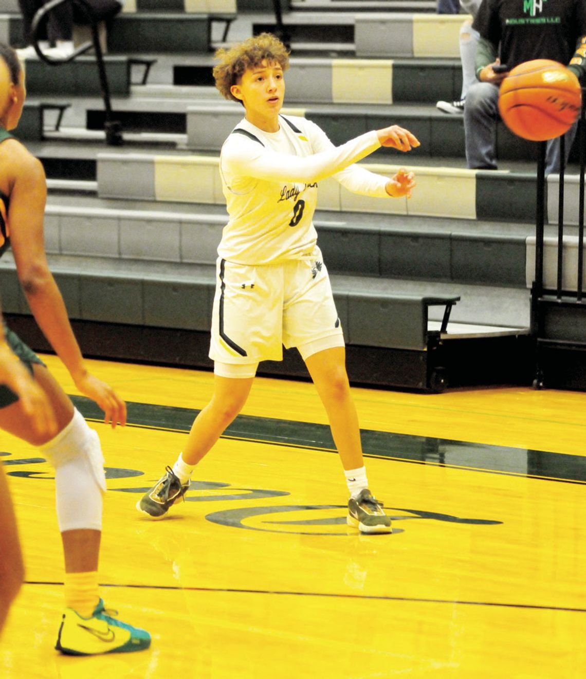 Lady Ducks come up short versus Bumblebees, remain winless