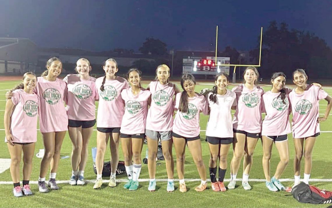 LADY DUCKS COMPETE SUMMER LEAGUE LADY DUCKS COMPETE SUMMER LEAGUE
