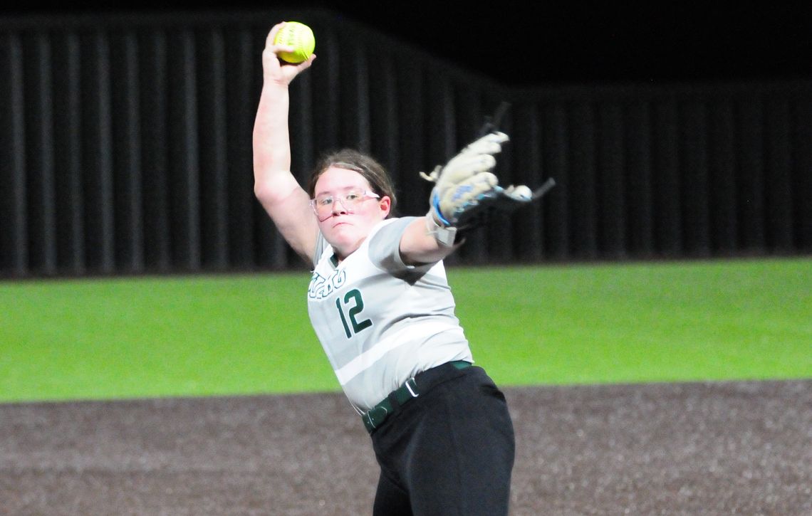 Lady Ducks host softball tourney