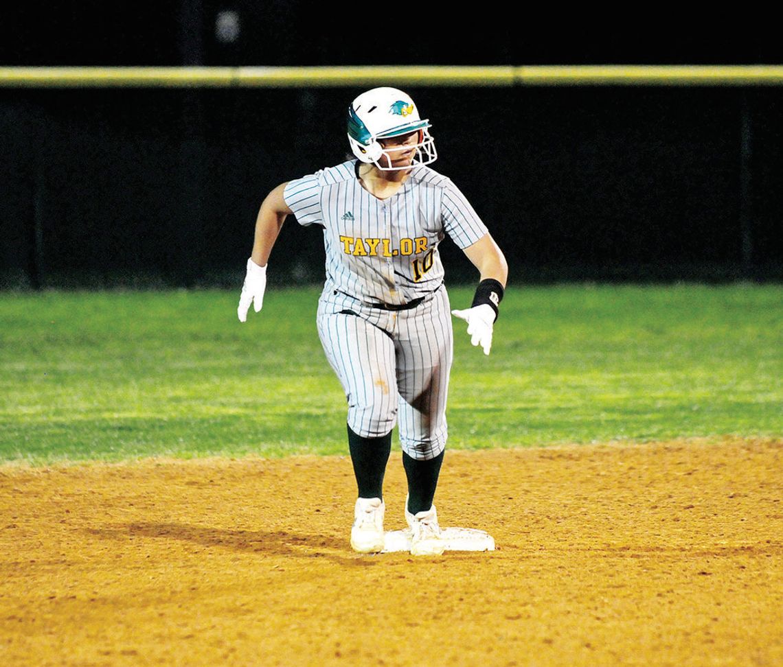 Lady Ducks softball wins pair