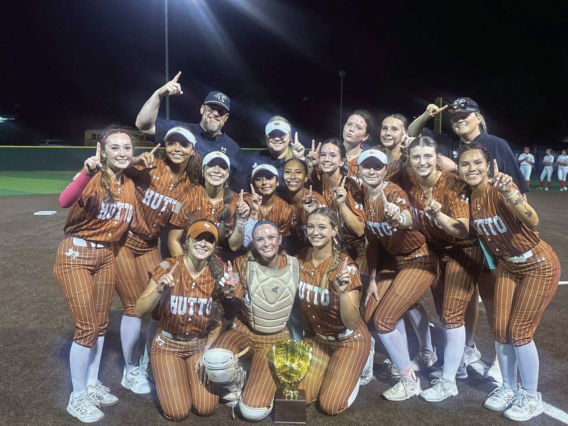 LADY HIPPOS RALLY TO CLINCH DISTRICT TITLE