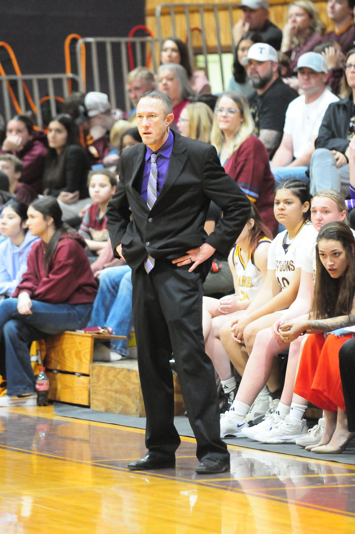 Lady Lions split opening district matchups