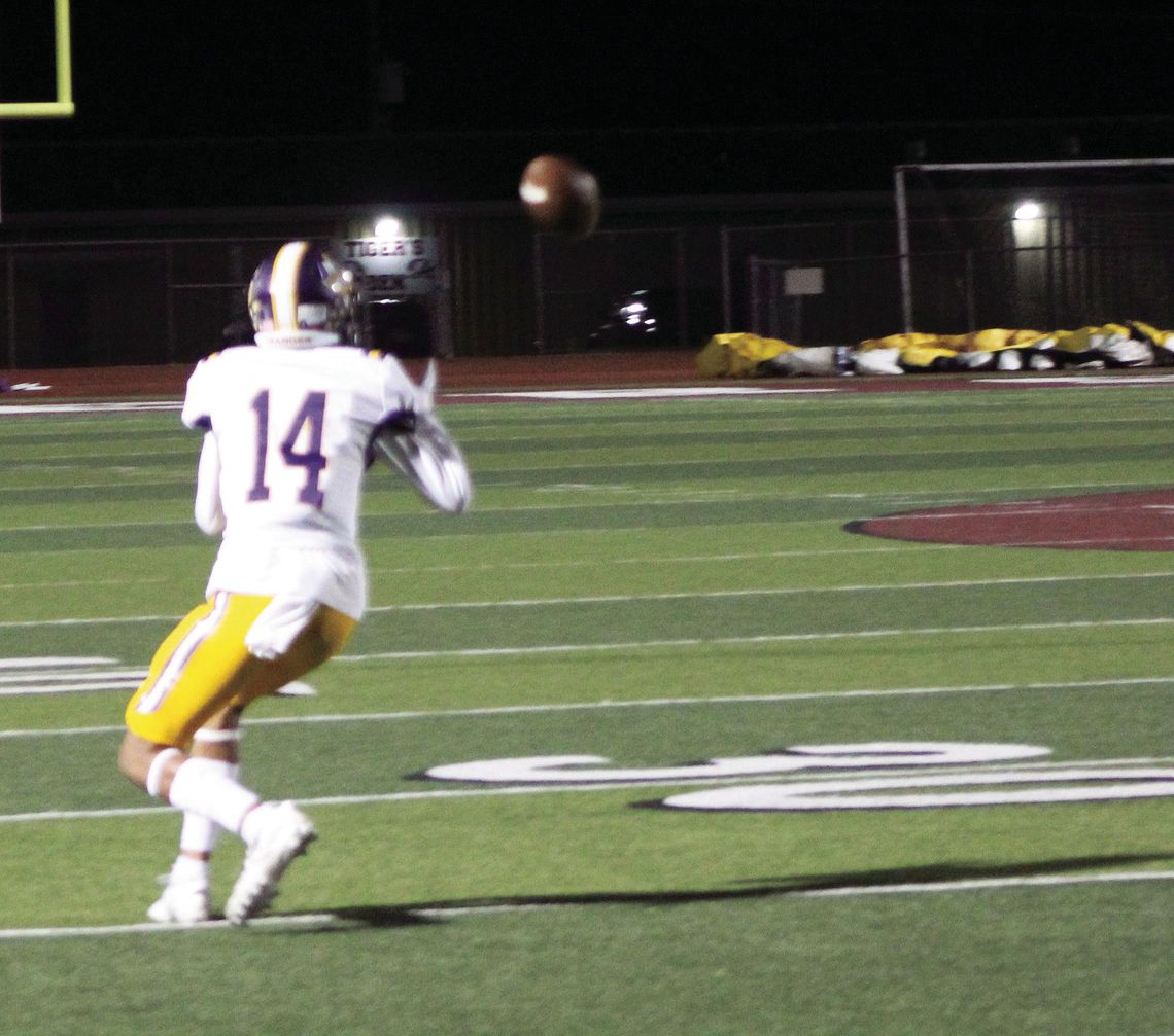 Lions’ junior Trae Herrera catching a pass from senior quarterback Nate Tucker. Photo by Evan Hale