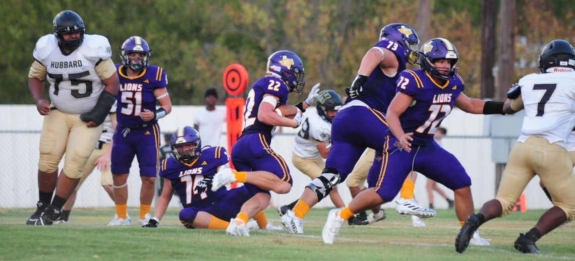 Granger High School sophomore running back Caleb Hobratsch breaks free for a big gain on Aug. 25 during the Lions’ 57-8 victory at home vs. Hubbard High School. Photo by Larry Pelchat