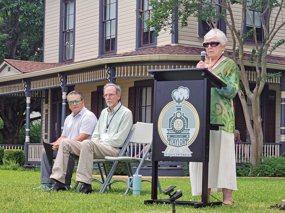 Museum unveils Dan Moody statue Museum unveils Dan Moody statue
