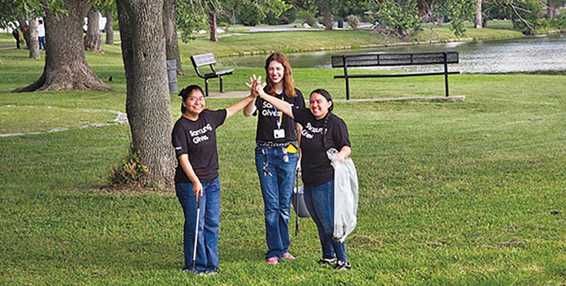 Samsung interns clean park before July 4 celebration Samsung interns clean park before July 4 celebration