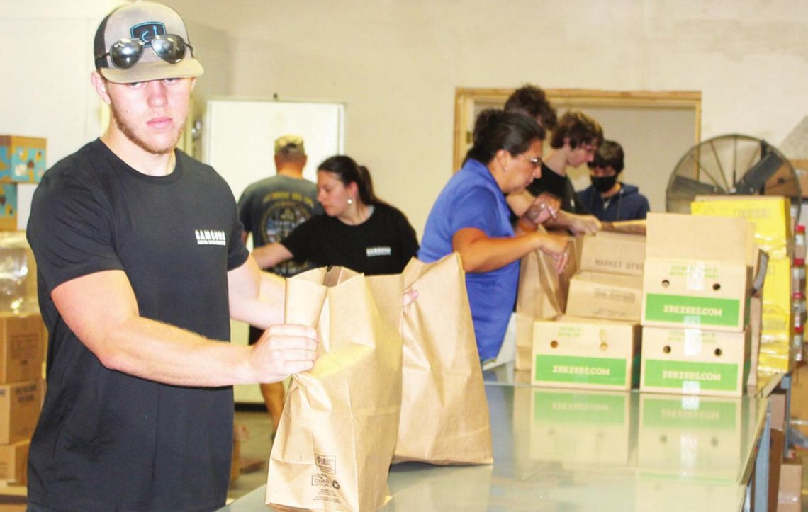 Luke Schneider, Savannah Coy, Christina Combs, Seth Fluker and Agustin Calderon volunteer at Shepherd’s Heart Food Pantry and Community Ministries in Taylor July 21 as part of an organized volunteer opportunity for Samsung Austin Semiconductor. Photos by Fernando Castro