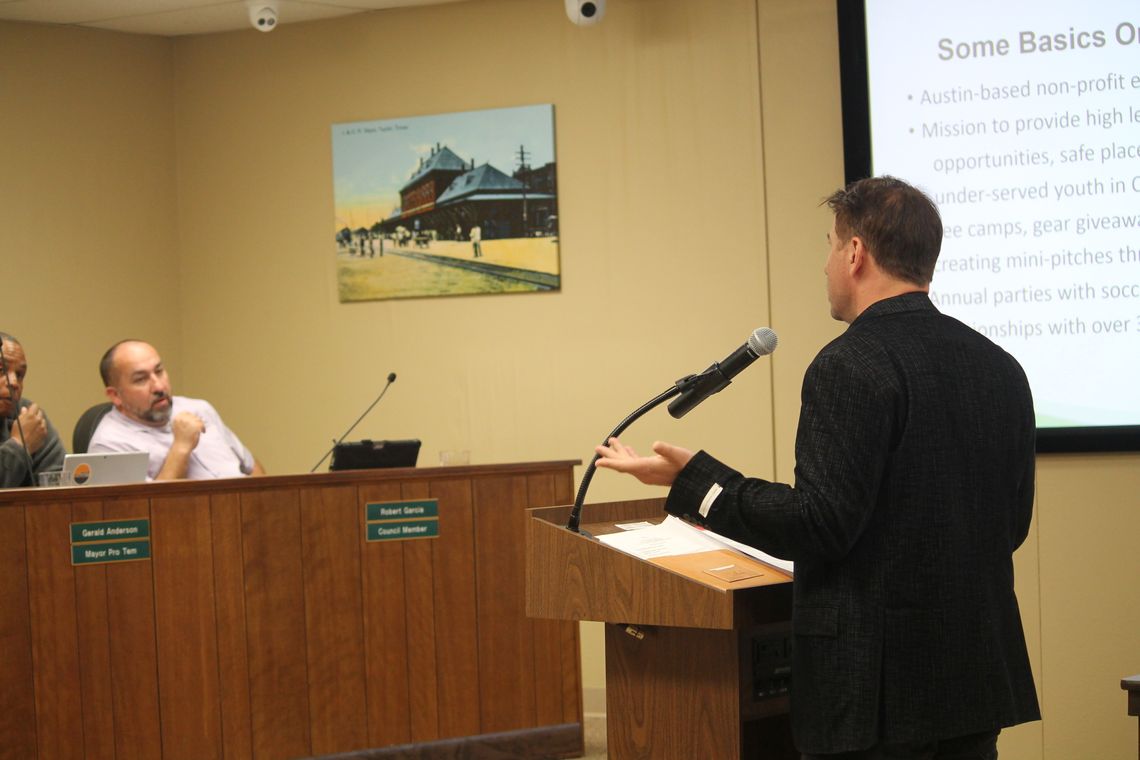 Aaron Rochlen speaks at the Jan. 26 meeting of the Taylor City Council. 