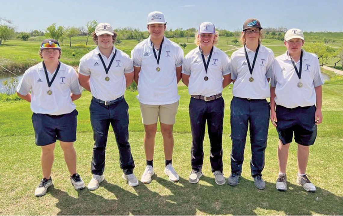 Thrall golf teams win district