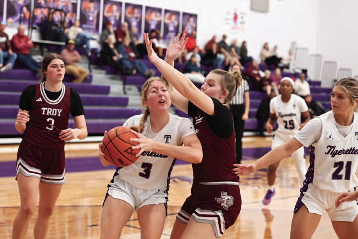 Thrall opens Clifton Holiday Tournament, 1-1 Thrall opens Clifton Holiday Tournament, 1-1