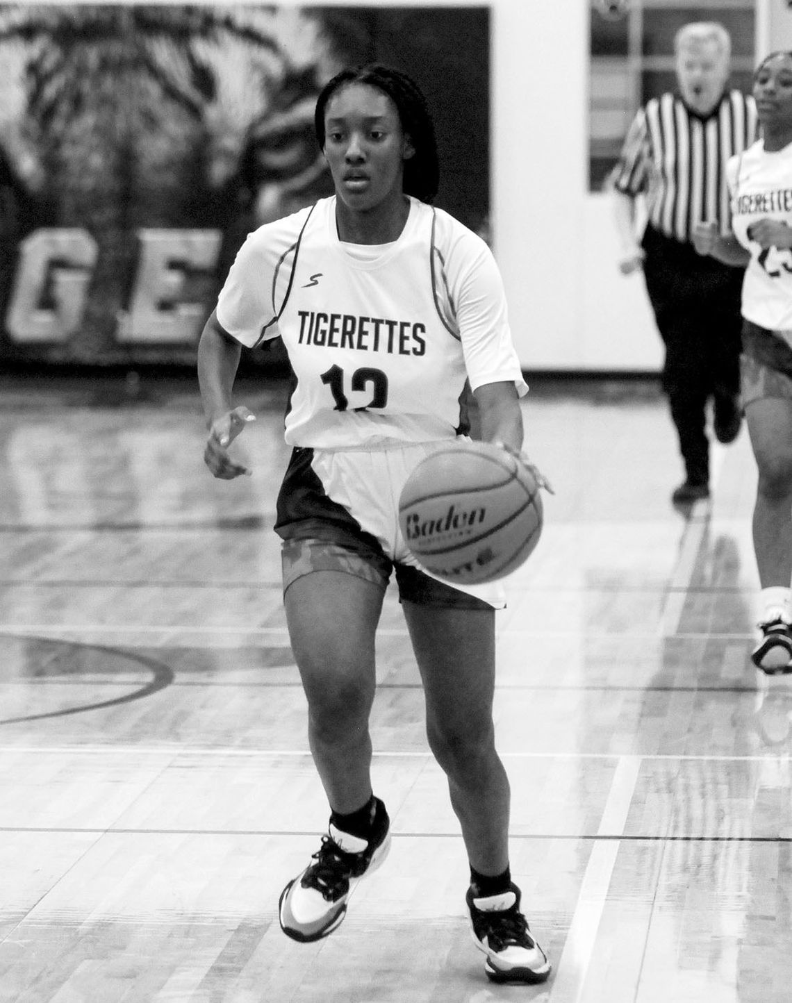 Tigereettes freshman Cynthia Flournoy-Walker dribbles the ball up the court for Thrall. Photo by Larry Pelchat