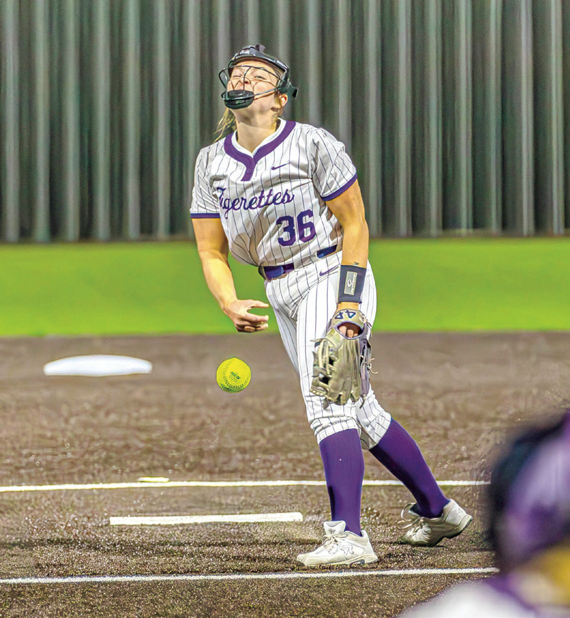 Tigerettes sweep Lions, 11-4