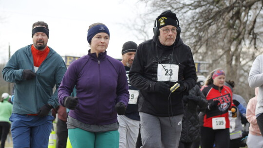 COOL RUNNINGS: LOCAL RUNNERS RUN FOR THE ROSES ON FRIGID WEEKEND