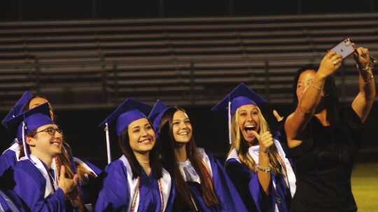 Principal Nicole Tindol takes a selfie with Thrall High School graduates Cindy Barcak, Emily Miksch, Maria Albert and Braeden Beran in Thrall May 27. Photo by Fernando Castro