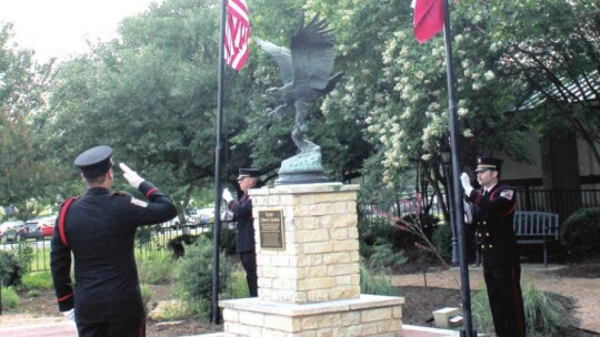 Members of the honor guard raises the flag on Memorial Day in Murphy Park in Taylor May 30. Photos by Fernando Castro