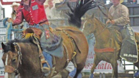 ABOVE: Brandon Lunsford sports a Sul Ross vest in his opening bronc riding attempt. Lunsford scored an unofficial 77 in the event.