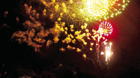 Residents look to the fireworks in the sky as they sit at Memorial Stadium next to Murphy Park in Taylor July 4. Photo by Fernando Castro