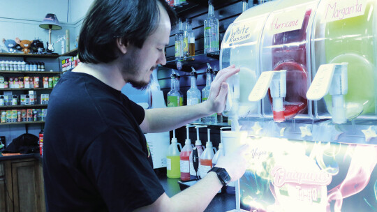 Manager Justice King pours a frozen White Russian daiquiri. Photo by Edie Zuvinich