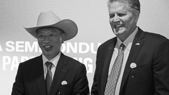 Williamson County Judge Bill Gravell (right) gifts CEO of KOTRA Yu Jeoung-Yeol a cowboy hat during the KOTRA opening ceremony April 26.