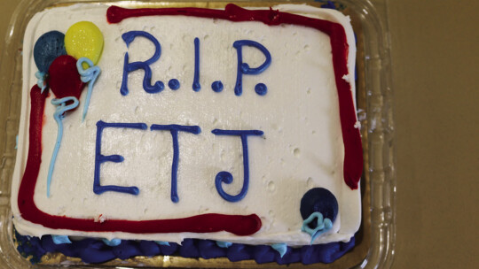 To celebrate the possible passing of Senate Bill 2038, a “RIP ETJ” cake was available at a landowners’ meeting Monday night. Photos by Edie Zuvanich