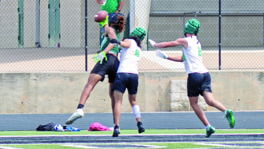 We are really working Taylor High School varsity football senior Treos Richardson makes a onehanded touchdown catch on Saturday, May 27 during the Ducks’ 7-on 7 scrimmage against Burnet High School. Photos by Martelle Luedecke