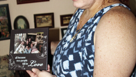 Kimberly Crump shows a photo taken March 19, 2022 of her son, Hunter Crump, relaxing with his three sisters and nephew. Photo by Nicole Lessin