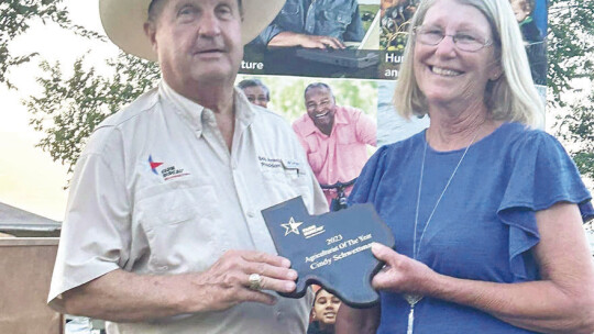 Cindy Schwettman receives the 2023 Williamson County Farm Bureau Agriculturist of the Year from WCFB President Bob Avant. Source: Stiles Farm Foundation