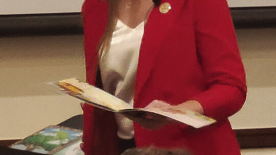 State Rep Caroline Harris read a book to the kids while the audience waited for Cameron and crew to arrive.